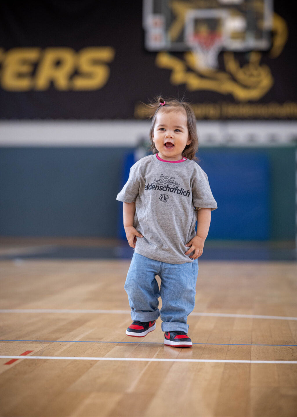 KIDS Shirt Jung, hungrig, leidenschaftlich grau