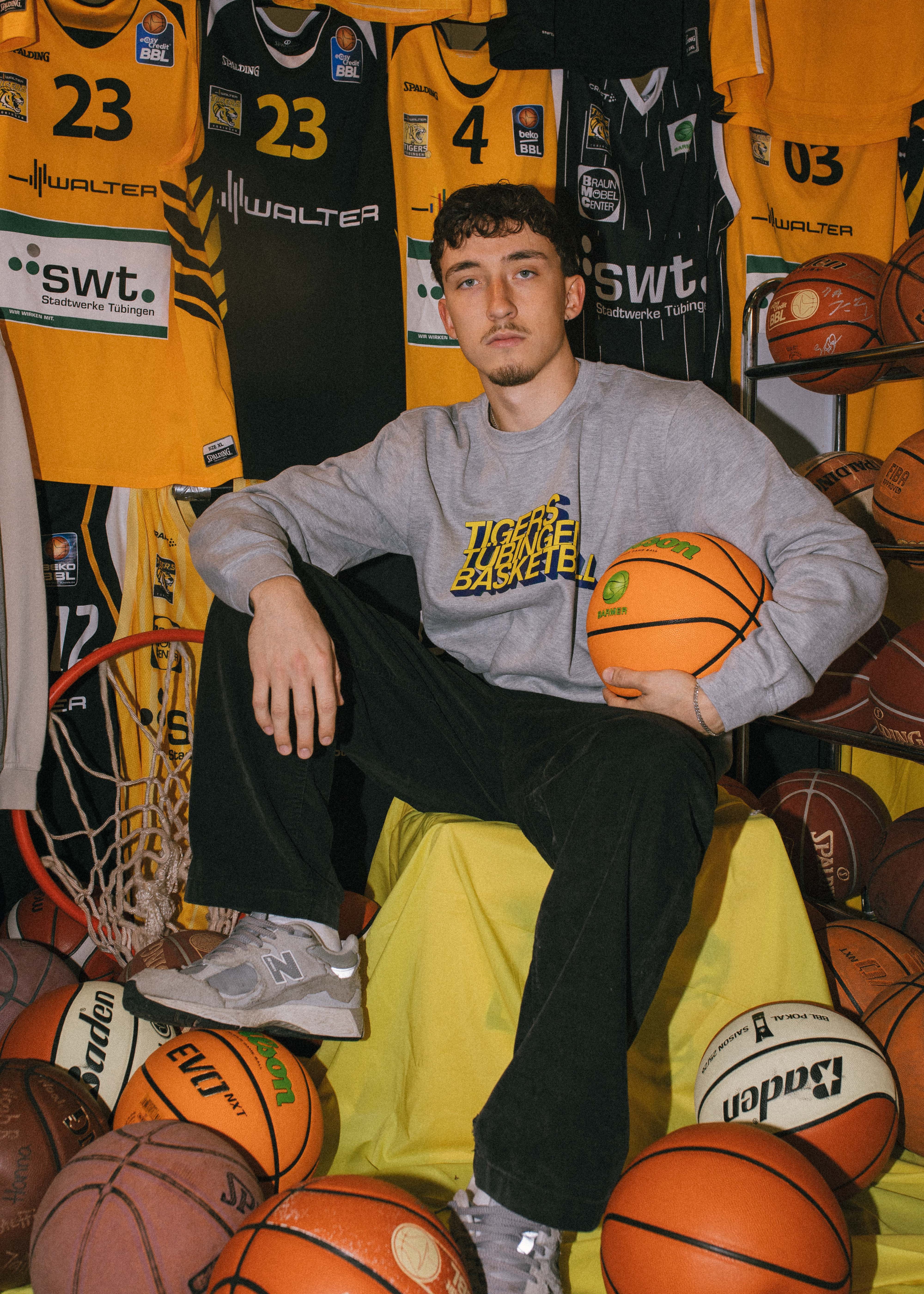 Crewneck-Sweater Tigers Basketball Grau